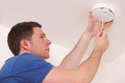 Fitting a smoke detector